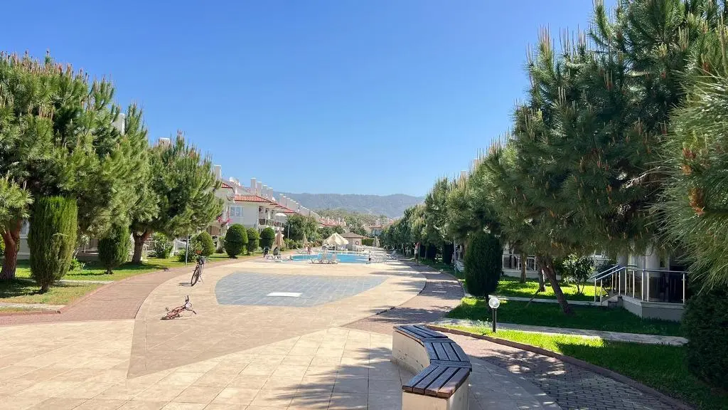 Complex in Calis